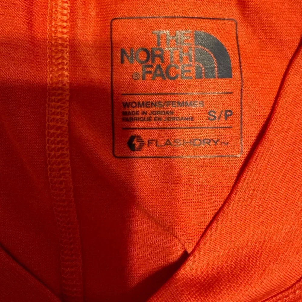The North Face Coral V-Neck Short Sleeve Tee - Picture 4 of 7